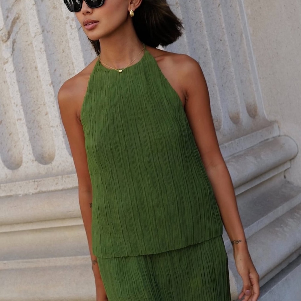 SOLD ELSEWHERE | NWT Banana Republic Crinkle Halter Top
